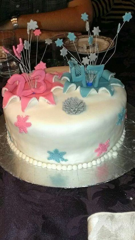 Dual birthday cake Shared Birthday Cake Ideas, Double Cake Designs Birthday, Dual Cake Design, Dual Birthday Cake, Double Birthday Cake, Birthday Cake 1st, Cake 1st Birthday, Twin Birthday Cakes, Birthday Cake Cake