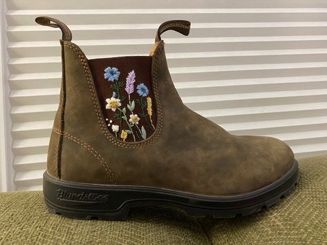 Wildflowers embroidered on #blundstone boots! #embroidery Blundstone Boots Embroidery, Embroider Blundstone, Embroidery On Boots, Embroidered Chelsea Boots, Granola Girl Boots, Embroidery On Blundstone, Wedding Hiking Boots, Embroidered Blundstone Boots, Aesthetic Winter Boots