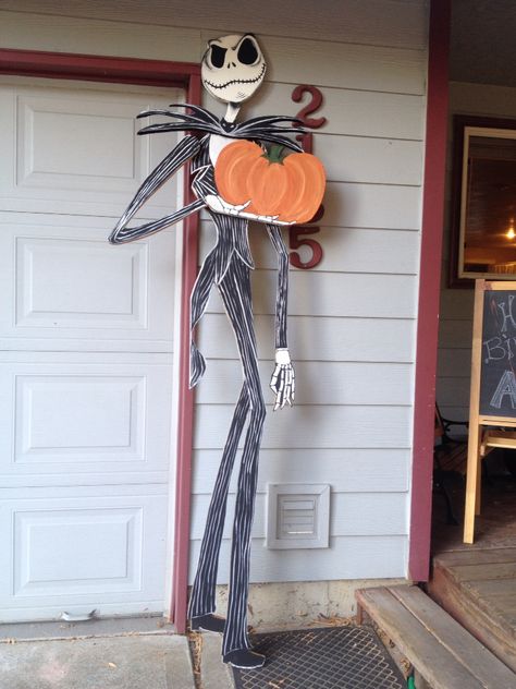 Jack Skellington DIY Yard Decoration #nightmarebeforechristmas #jackskellington Jack Skellington Wood Cutout, Wooden Jack Skellington, Jack Skellington Decorations, Jack Skellington Diy, Diy Jack Skellington, Church Halloween, Jack Y Sally, Rustic Halloween Decor, Fiesta Halloween