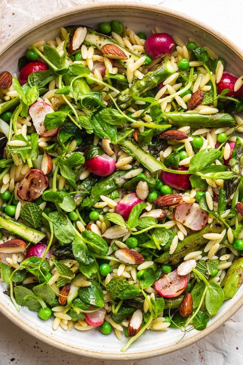 Spring salad with scallion dressing - Lazy Cat Kitchen Vegan Thai Green Curry, Lazy Cat Kitchen, How To Cook Orzo, Cat Kitchen, Superfood Salad, Small Pasta, Spring Salad, Spring Vegetables, Grilled Asparagus