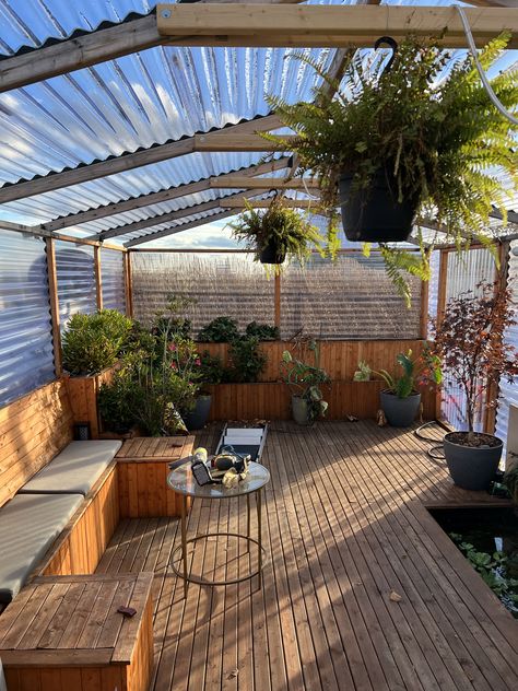 Deck With Greenhouse, Greenhouse Deck, Deck Greenhouse Diy, Apartment Patio Greenhouse, Enclosed Back Porch Ideas, Rooftop Greenhouse, Rooftop Greenhouse Roof Gardens, Polycarbonate Garden House, Glass House Garden