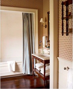 Gil Schafer, Beadboard Bathroom, Mediterranean Home, Bathroom Wallpaper, Bathroom Kids, Looks Chic, Print Wallpaper, Farmhouse Bathroom, Kids' Bathroom