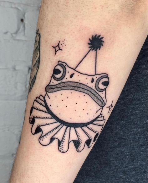 Clown Frog Drawing, Weird Thigh Tattoos, Blackwork Frog Tattoo, Cute Clown Tattoo Ideas, Clown Frog Tattoo, Tiny Clown Tattoo, Clown Animal Tattoo, Weird Art Tattoo, Silly Traditional Tattoos