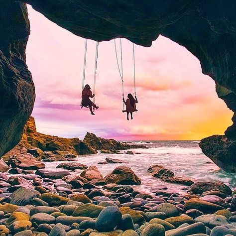 For all travel lover ! Do you like to travel, discover new landscapes and feel free in incredible dream places ? 😍🧳 Beach Swings, Dream Place, Dream Places, Whatsapp Dp, Travel Lover, Life Style, Travel