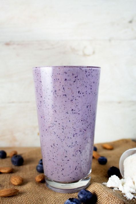 Blueberry Almond Butter Smoothie | Keto Recipe - Broke foodies Almond Butter Smoothie, Blueberry Smoothie Recipe, Keto Blueberry, Keto Smoothie, Almond Smoothie, Vanilla Smoothie, Blueberry Smoothie, Protein Smoothie Recipes, How To Make Smoothies