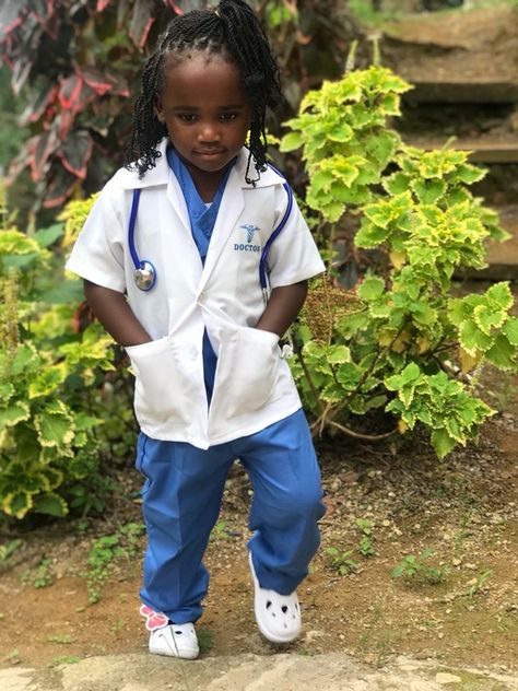 Doctor cosplay Daycare Lesson Plans, Apron For Kids, Doctor Costume, Career Outfits, Costume For Kids, African Lace Dresses, Children Playing, Kids Apron, African Lace