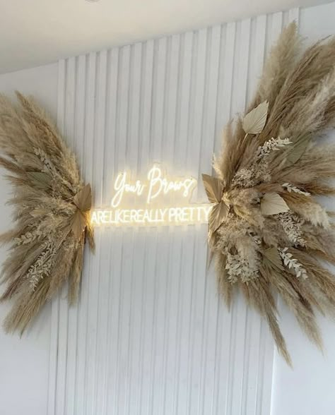 Beauty Salon Backdrop, Spa Selfie Wall, Eyebrow Studio Decor, Diy Pampas Wall Decor, Cosmetic Salon Interior, Boho Nail Salon Decor, Pampas Wings, Eyebrow Studio, Dried Floral Decor