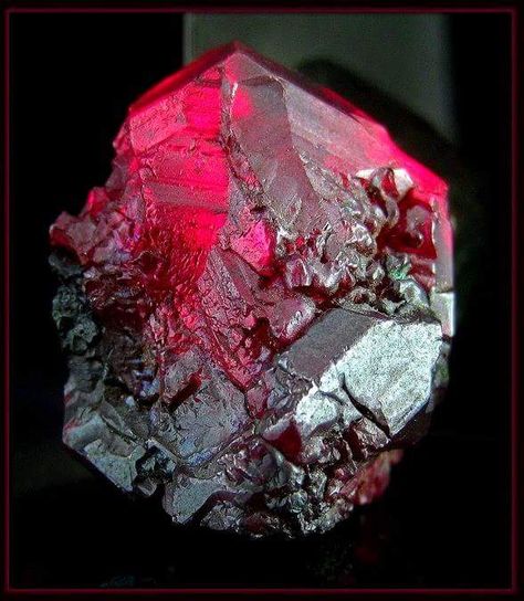 Cuprite Crystal, Facing Fears, Blood Disorders, Minerals Crystals Rocks, Gemstones And Crystals, Earth Gift, Gemstones Crystals, Pretty Rocks, Beautiful Rocks