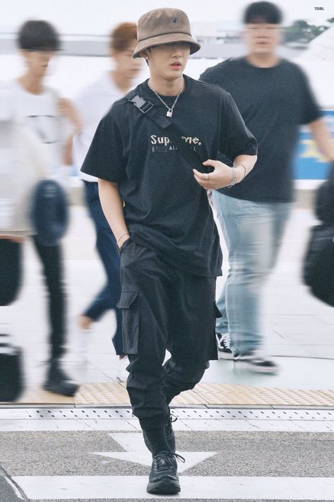 Stray Kids Fashion, Stray Kids Outfits, Boyfriend Outfit, Skz Stay, Outfit Korean, Seo Changbin, Future Outfit, Kids Fashion Clothes, Airport Style