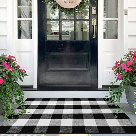 This beautiful doormat is made from 100% cotton and features a classic buffalo plaid design. It's perfect for adding a touch of farmhouse style to your front door or entryway. The rug is also machine-washable, so it's easy to keep clean. Shop now and welcome guests to your home in style! Navy And White Rug, Check Rug, Plaid Rug, Grey And White Rug, Farmhouse Entryway, Home Entrance, Checkered Rug, Front Door Mats, Door Rugs