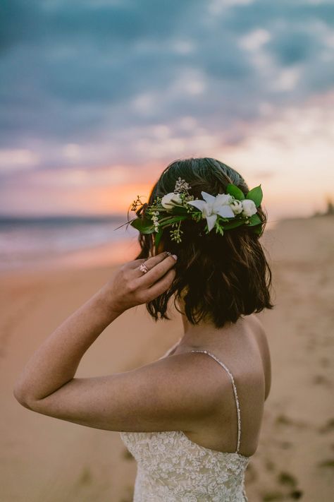 Bridal Hair With Tropical Flowers, Flower Crown Tropical, Elope In Hawaii, Crown Baby Shower, Fiji Wedding, Crown Aesthetic, Beachy Wedding, Beach Flowers, Beach Wedding Flowers