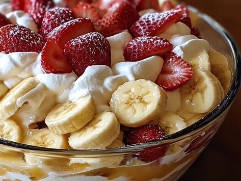 A Taste of Sweet Delight: Whip Up a Classic Strawberry Banana Pudding Recipe! - NewsBreak Strawberry Banana Pudding, Banana Crumble, Banana Pudding Ingredients, Summer Squash Casserole, Christmas Pudding Recipes, Banana Pudding Recipe, Squash Casserole Recipes, Christmas Punch Recipes, Types Of Desserts