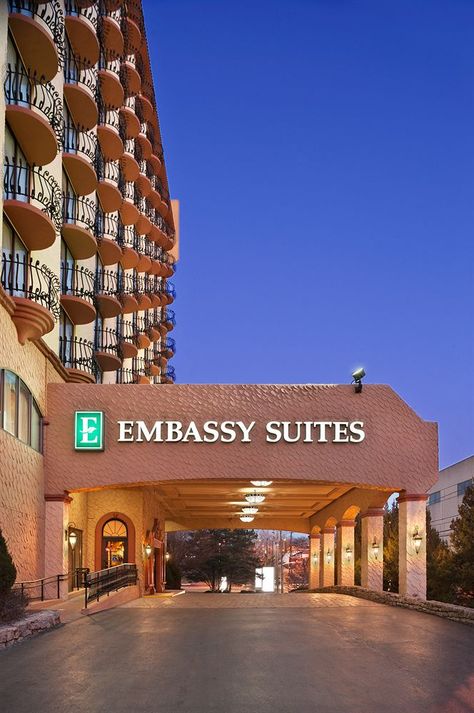 Embassy Suites Kansas City - Plaza - Hotels.com - Hotel rooms with reviews. Discounts and Deals on 85,000 hotels worldwide Embassy Suites Hotel, Kansas City Plaza, Dream Life Goals, Embassy Suites, City Hotel, My Dream Life, Hotel Rooms, Free Breakfast, Indoor Pool