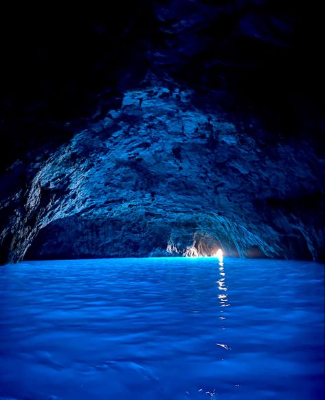 The Blue Grotto sea cave, located on the coast of the island of Capri, Italy, is illuminated with a mystical blue reflection. #bluegrotto #hiddengem #capri #italy Blue Cave Aesthetic, Underwater Cave Aesthetic, Bioluminescent Cave, Gem Cave, Mermaid Grotto, Beach Cave, Blue Cave, Moon Pool, Blue Reflection