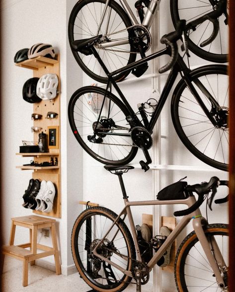 Bike Room Ideas Cycling, Cycling Room At Home, Bike Room Ideas, Bike Shelves, Bicycle Storage Apartment, Bike Gear Storage, Gear Room Organization, Cycling Room, Cycling Gear Storage