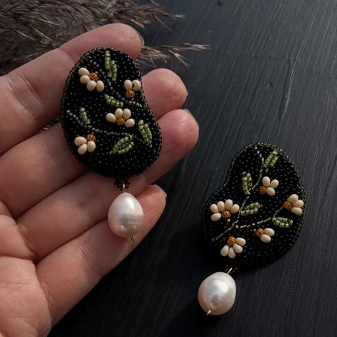 Sewn Beaded Earrings, How To Make Embroidered Earrings, Bead Embroidered Earrings, Embroidery Earrings Handmade Jewelry, Handmade Jewelry Ideas Earrings, Women Cottagecore, Embroidery Jewellery, Diy Earrings Materials, Diy Embroidery Projects