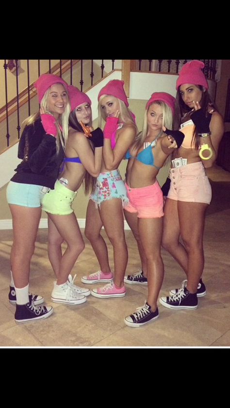 spring breakers halloween costume idea Spring Breakers Outfit, Spring Breakers Halloween Costume, Spring Breakers Movie Aesthetic, Spring Breakers Photoshoot, Spring Breakers Costume, Mtv Spring Break 2000s, Spring Breakers Film, Abc Party, Halloween Costume Idea