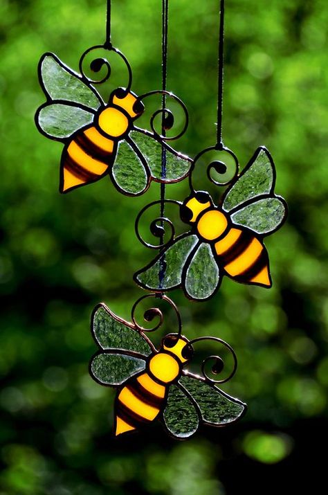 Windows Decor, L'art Du Vitrail, Honey Bee Decor, زجاج ملون, Glass Painting Designs, Verre Design, Stained Glass Decor, Stained Glass Ornaments, Soyut Sanat Tabloları