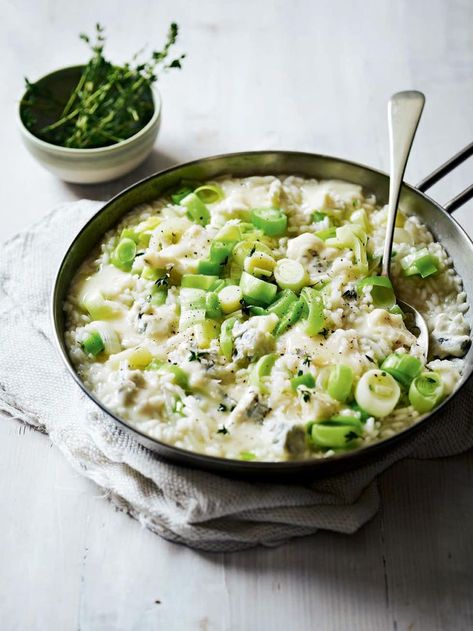 Risotto doesn't have to be laborious. This one uses seasonal leeks, and is ready in just 30 minutes. Risotto Recipes Cheese, Gorgonzola Risotto, Filet Mignon Chorizo, Gorgonzola Recipes, Tartiflette Recipe, Easy Risotto, Blue Cheese Recipes, Leek Recipes, Chicken Risotto