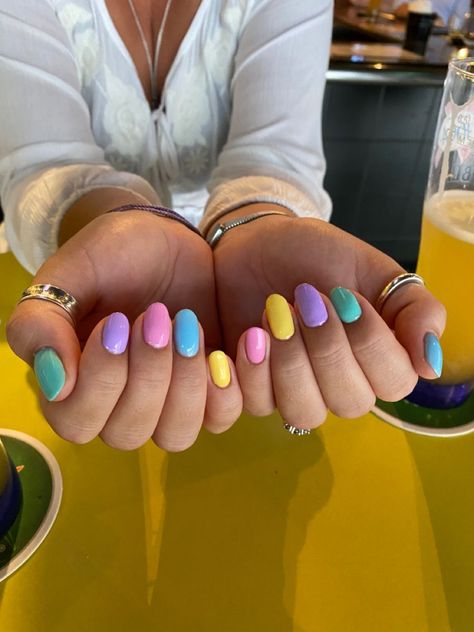 s Round Rainbow Nails, Different Colour Pastel Nails, Different Color Nails Spring, Spring Nail Colours Pastel, Pastel Nails Different Colors, Summer Color Block Nails, Spring Nails Colours, Pastel Skittle Nails, Colourful Spring Nails