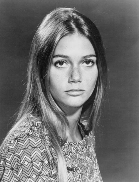 35 Beautiful Photos of Peggy Lipton in the 1960s and ’70s ~ Vintage Everyday Hairstyles Long Straight Hair, Julie Barnes, 60s Fashion Icons, The 60s Fashion, George Harrison Pattie Boyd, The Mod Squad, Peggy Lipton, Linda Eastman, 1970s Hairstyles