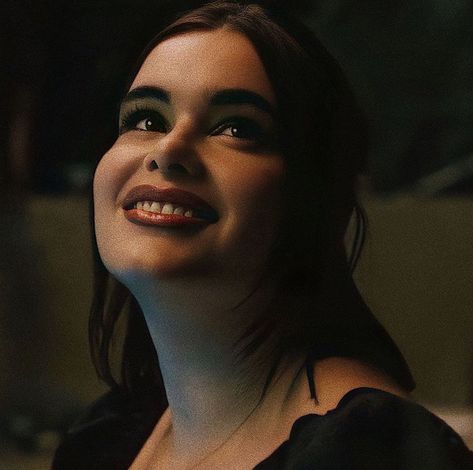 Kat Euphoria, Kat Hernandez, Iconic Pics, Euphoria Vibes, Euphoria Aesthetic, Girl Actors, Barbie Ferreira, Alexa Demie, Tim Burton Movie