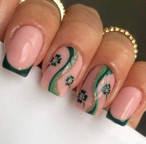 St Patrick's Day Nail Art Designs, White St Patricks Day Nails, St Patricks Day Toe Nail Designs, Pink And Green St Patricks Day Nails, Saint Patrick Nails Ideas, Pink St Patricks Day Nails, St Pat Nails, Fun St Patricks Day Nails, At Patrick’s Day Nails Short