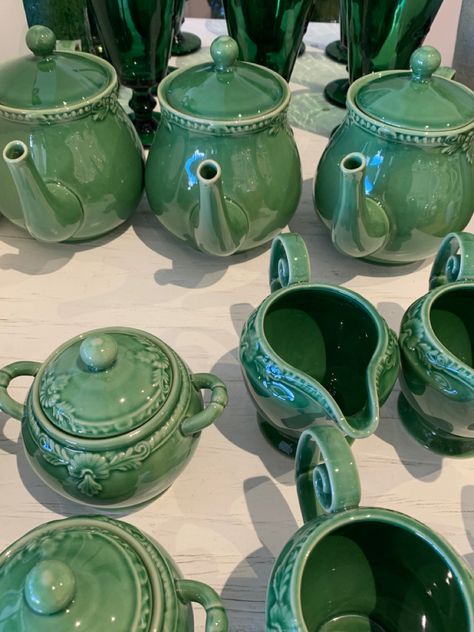 💚 #tea #crockery #teapot #pottery #green #aesthetic Teapot Set Aesthetic, Hot Green Tea Aesthetic, Jade Tea Set, Green Tea Cup Aesthetic, Frog Tea Set, Watering Can, Tea Set, Tea Pots, Tea