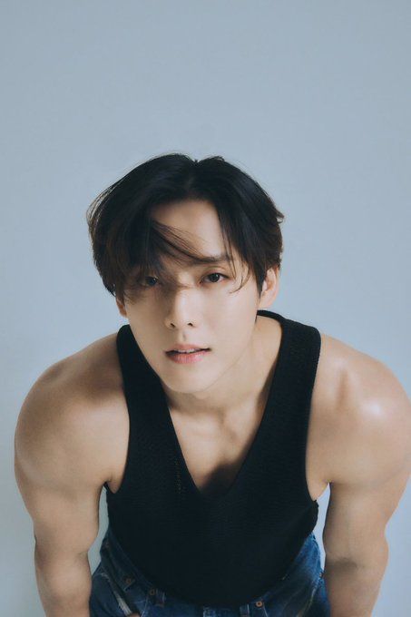 Compose new post / X Btob Lee Minhyuk, Asian Man Haircut, Asian Men Fashion, Male Models Poses, Asian Man, Btob Minhyuk, Got7 Jinyoung, Yook Sungjae, Lee Minhyuk