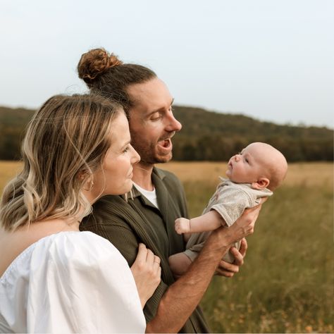 Family photos with 3 month old baby outside during the summer | Oh, Tannenbaum Photography Family Photos 4 Month Old, 3 Month Old Family Photos, 2 Month Photos, 3 Month Old Family Pictures, Family Photos With 3 Month Old, 6 Month Baby Family Pictures, 3 Month Old Baby Photoshoot, 3 Month Baby Picture Ideas, Fall Family Photos With Baby