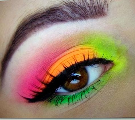 Makeup Verde, Extreme Make-up, Carnaval Make-up, Neon Eyeshadow, Festival Makeup Glitter, Neon Makeup, Eyeshadow For Brown Eyes, Bright Makeup, Hooded Eye Makeup