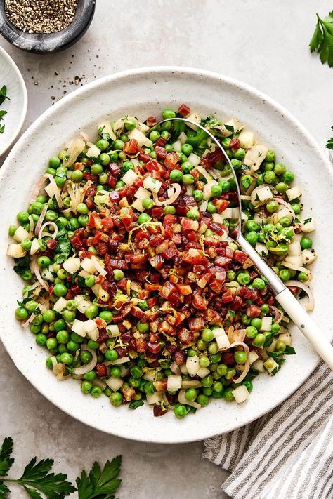 This has been one of my most popular Thanksgiving side dishes! It's a simple mix of peas, pear, and pancetta that everyone will love! Plus, it's really easy to make with a bag of frozen peas. Serve it up for Friendsgiving, Thanksgiving dinner or Christmas dinner to rave reviews (I promise!). Save this delicious side dish for the holidays and click the link attached for the full recipe. And don't forget to post a photo if you make — I love to see it! Thanksgiving Peas, Peas Side Dish, Healthy Thanksgiving Sides, Thanksgiving Side Dishes Healthy, Paleo Vegetables, Crispy Pancetta, Veggie Side Dish Recipes, Thanksgiving Vegetables, Best Thanksgiving Side Dishes