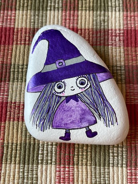 Hand painted on a river rock is a cute quirky witch done in partial metallic purples.  This would make a perfect addition to your Halloween or fall decor. Measures: 3 " x 2 " x 1 ". Sealed with gloss varnish to help preserve the art.   Please note: the back is not painted so that you may see the raw rock. Purple Painted Rocks, River Rock Crafts, Rock People, Witch Painting, Halloween Rocks, Christmas Rock, Turtle Painting, Animal Crafts For Kids, Rock Ideas