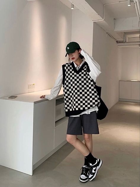 Japanese Streetwear Women, Boyish Outfits, Daily Outfit Inspiration, Tomboy Style Outfits, Japanese Streetwear, Fashion Attire, Simple Trendy Outfits, Tomboy Fashion, Kpop Fashion Outfits