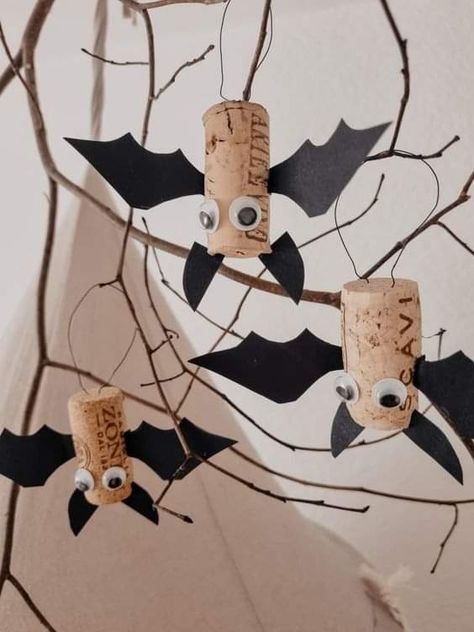 Bat Crafts, Amazing Craft Ideas, Easter Craft Projects, Bat Craft, Bricolage Halloween, Halloween Decorations For Kids, Halloween Idea, Kids Worksheets, Adornos Halloween