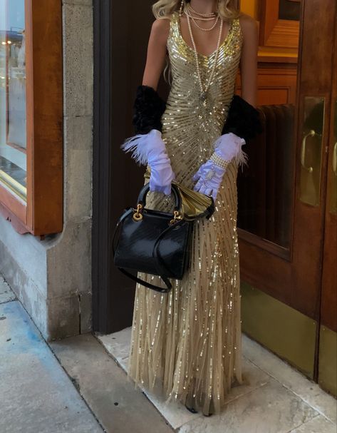 Old Money Masquerade Ball, 20’s Fancy Dress, Gossip Girl Masquerade Ball, The Great Gatsby Halloween, Gold Dress Long Classy, Roaring 20s Aesthetic, Sweeteasy Gatsby Party, Great Gatsby Prom Dresses, Roaring 20s Party Outfit