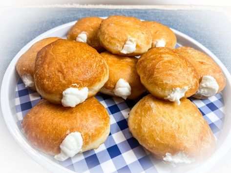 Cream Filled Donuts-Homemade Krispy Kreme Cream Filling Recipe, Crispy Cream Donuts Recipe, Cream Filled Donut Recipe, Filled Donut Recipe, Donut Recipe Easy, Cream Donut Recipe, Catherine's Plates, Crispy Cream, Donuts Homemade