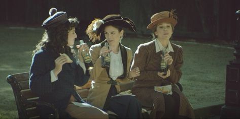 Drunk History Drunk History, Lizzie Olsen, Elizabeth Olsen, Marvel Dc Comics, Marvel Dc, Dc Comics, Captain Hat, Marvel, Comics