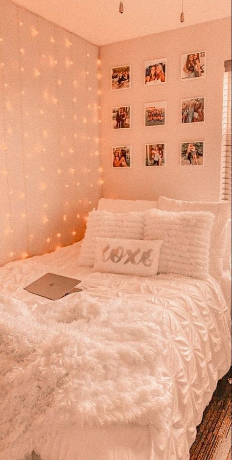 The perfect room Simple Pretty Room Ideas, Cute Accent Walls, Aesthetic Preppy Room Ideas Bedrooms, Cosy Dorm Room, Small Preppy Bedroom Ideas, Preppy Bedroom Aesthetic, Light Pink Room, Preppy Bedroom Ideas, Preppy Rooms