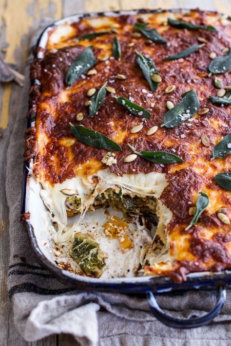 Simple Caramelized Butternut Squash and Kale Florentine Lasagna | halfbakedharvest.com @hbharvest Florentine Lasagna, Butternut Squash And Kale, Butternut Squash Kale, Wallpaper Food, Resep Pasta, Pasta Fatta In Casa, God Mad, Idee Pasto, Think Food