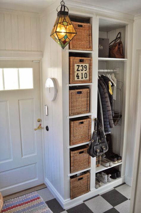 Vstupná Hala, Entry Storage, Entry Closet, Mud Room Entry, Entryway Closet, Mudroom Decor, Mud Room Storage, Mudroom Design, Hallway Storage