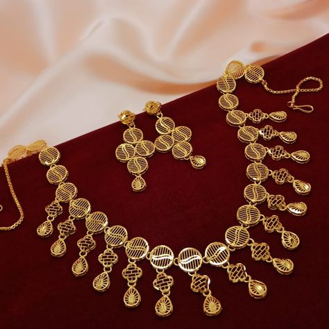 24k gold plated sets 1500+$- rupees.N ..NC97 Necklace Designs Gold Indian Simple, Gold Set Dubai, Arabian Necklace, Necklace Designs Gold Indian, Modern Mangalsutra, Mens Bracelet Gold Jewelry, Indian Gold Necklace Designs, South Indian Temple, Apple Gadgets