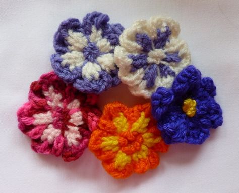 Loom Lore  more Loom Knit Flowers Knit Embellishments, Knitting Flowers, Loom Flowers, Flower Loom, Round Loom Knitting, Circle Loom, Loom Board, Loom Knitting Tutorial, Loom Knitting Stitches