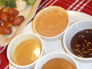 Melting Pot Dipping Sauce Recipes, Valentine Fondue, Chicken Fondue, Fondue Dipping Sauces, Fondue Recipes Meat, Fondue Dippers, Fondue Dinner, Fondue Night, Three Course Meal