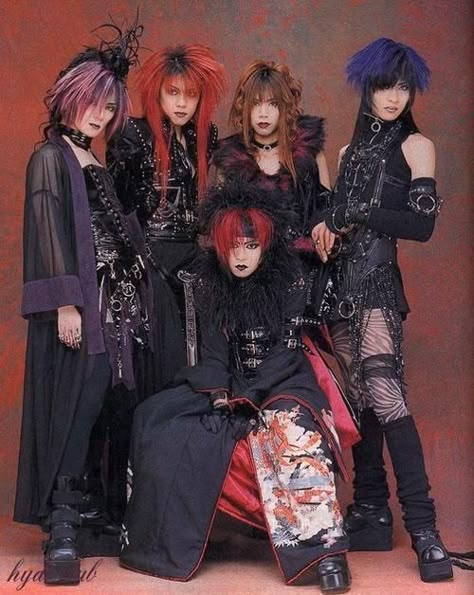 Kyo Dir En Grey, Kei Visual, Kei Fashion, Dir En Grey, Goth Aesthetic, Japanese Street Fashion, Fashion People, J Fashion, Visual Kei