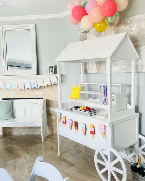 DIY banner and decor Popsicle Bar Party, Diy Party Cart, Diy Candy Cart How To Make, Dessert Cart Diy, Party Carts Ideas Diy, Diy Dessert Cart, Candy Cart Ideas, Diy Candy Cart, Popsicle Cart