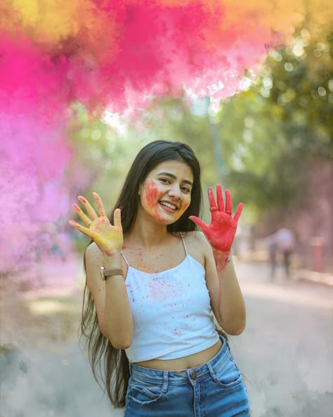 Holi Photo Ideas, Holi Photography, Ashima Saxena, Holi Girls, Holi Pictures, Holi Photo, Photoshoot Couple, Cute Couple Outfits, Indian Photoshoot