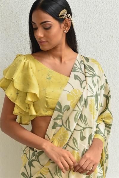 Silk Batik Saree, Basic Blouse Designs, Floral Blouse Designs, Batik Saree, Saree Jacket, Saree Jacket Designs, Saree Jackets, Jacket Designs, Mehndi Outfits