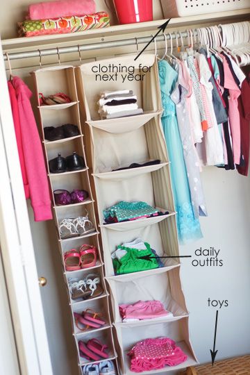 Closet organization idea ~ like this idea for Kaylee's closet for sure....maybe even ours Kids Wardrobe Ideas, Ideas De Closet, Ideas Para Organizar Ropa, Hanging Clothes Storage, Kids Closets, Storage Kids, Organized Closet, Kids Closet Organization, Kid Closet