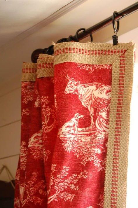 Rideaux Shabby Chic, Toile Curtains, Drapery Ideas, Red Toile, Ruffle Pillow, Small Bedrooms, Pillow Tutorial, Miss Mustard Seeds, Eclectic Bedroom